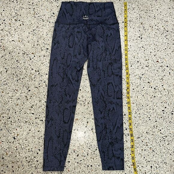 Beyond Yoga Barre high rise leggings navy python XS - Picture 2 of 6